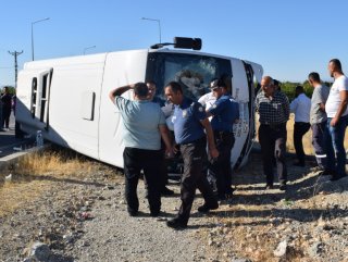 Malatya'da halk otobüsü devrildi: 26 yaralı