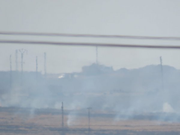 YPG'li teröristler SİHA'lara karşı otları yaktı