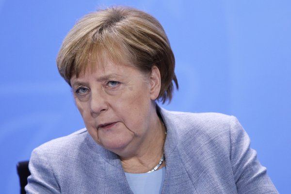 Merkel'den Türkiye'ye geri çekilin çağrısı