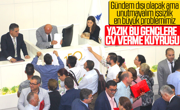 İzmir'de işsiz gençlerin Tunç Soyer'e CV verme yarışı 