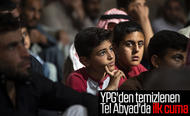 Tel Abyad'da cuma namazı