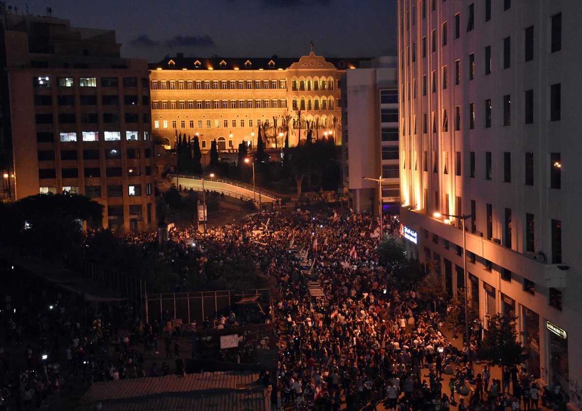Lübnan halkı sokaklarda protestolara devam ediyor