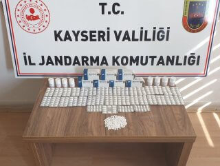 Kayseri'de yolcu valizinden uyuşturucu hap ele geçirildi