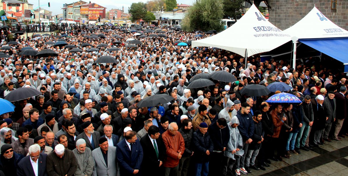 Erzurum'da cenaze namazında izdiham