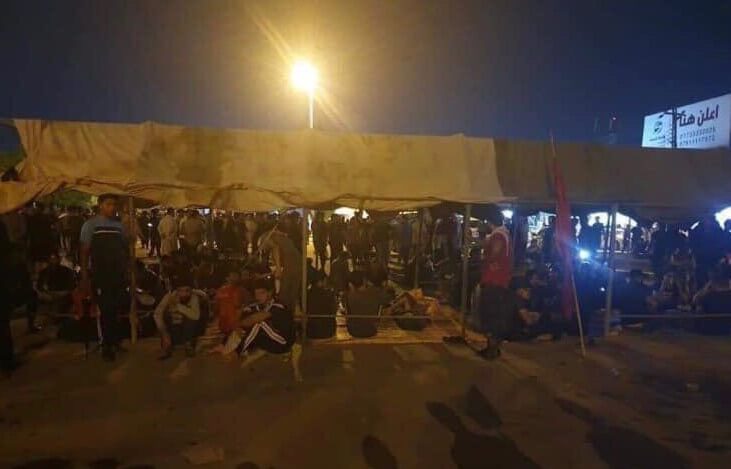 Bağdat'ta protestocular oturma eylemine başladı