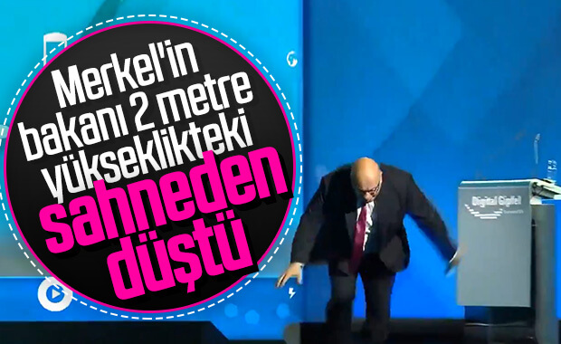 Almanya Ekonomi Bakanı'nın sahneden düştüğü anlar