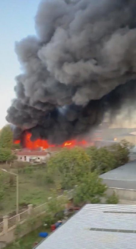İstanbul Arnavutköy'de bir fabrikada yangın çıktı