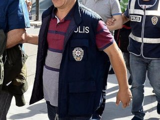 İzmir merkezli FETÖ operasyonunda 3 kişi tutuklandı