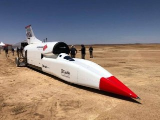 Bloodhound isimli araç, saatte 806 km hız yaparak rekor kırdı