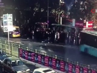 Beşiktaş'ta durağa dalan otobüsün görüntüleri yayınlandı