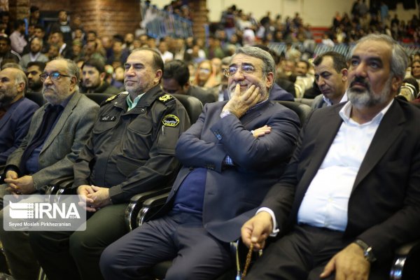 Mevlit Kandili'ni tefle kutlayan İranlılar 