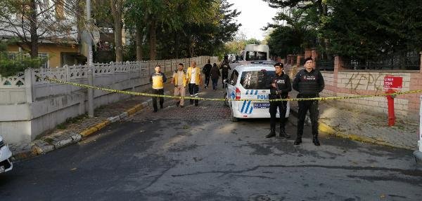 Bakırköy'de bir dairede 3 kişinin cansız bedeni bulundu