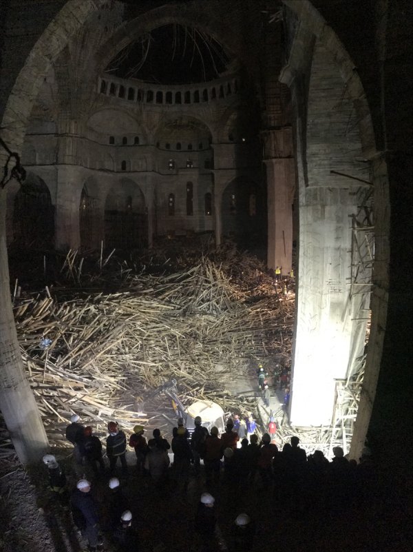 Cami enkazı altında kalan mühendis vefat etti