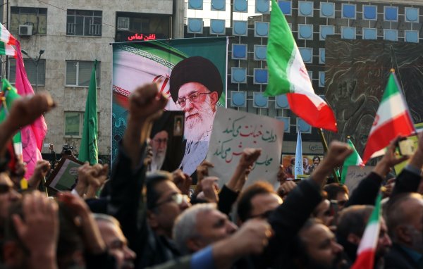 Protestoların devam ettiği İran'da hapishaneler doldu