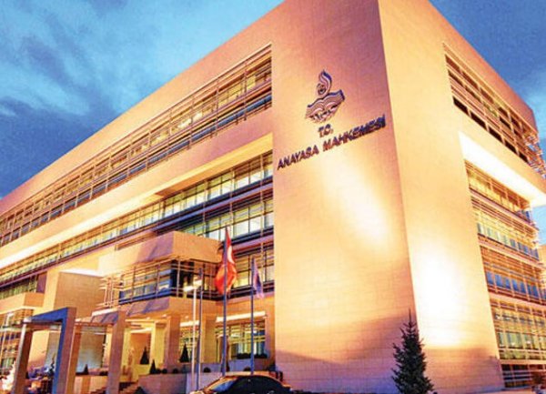 AYM'den memur adaylarına güvenlik soruşturmasına iptal
