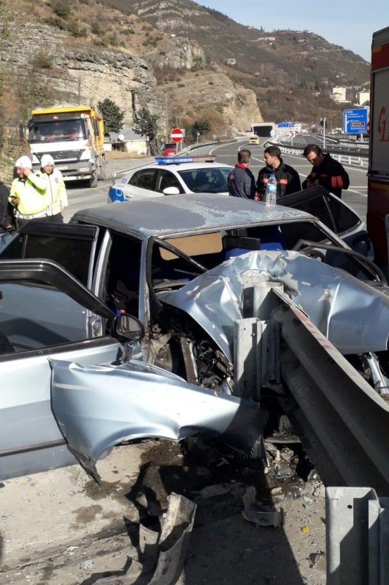 Trabzon Da Trafik Kazasi 1 Olu 2 Yarali