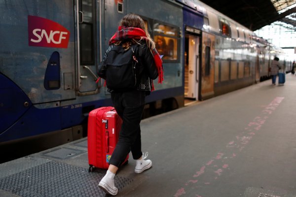 Fransa'da demir yollarının grev zararı 400 milyon euro