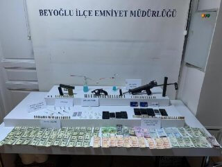 Beyoğlu'nda uyuşturucu operasyonu: 9 gözaltı