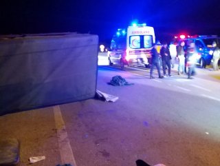 Çanakkale'de göçmenleri taşıyan kamyonet kaza yaptı