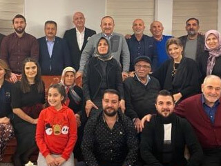 Mevlüt Çavuşoğlu’ndan aile fotoğraflı yeni yıl
