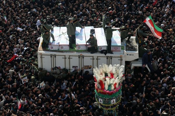 İran'ın en büyük 2 cenaze töreni de skandalla sonuçlandı