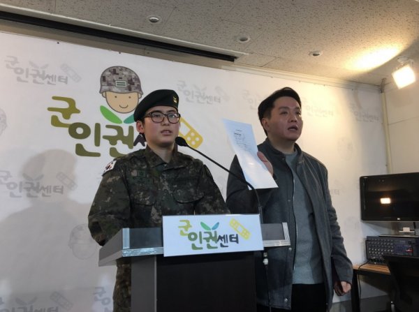 Güney Kore'de cinsiyet değiştiren asker ordudan atıldı 