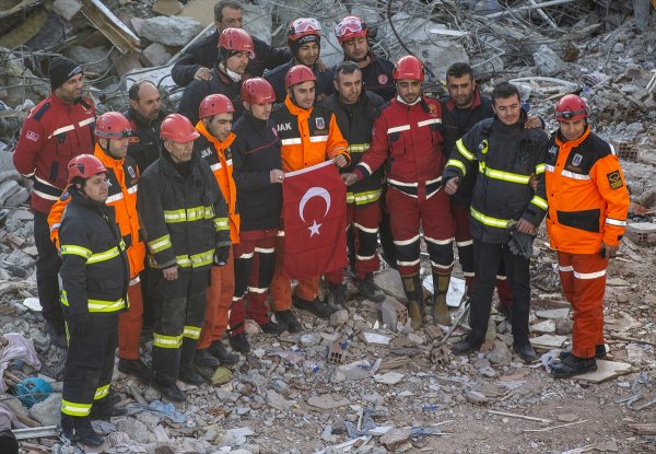 Kurtarma ekipleri vedalaştı