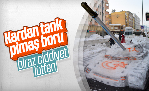 Giresun'da, Mehmetçikler için kardan tank yaptı