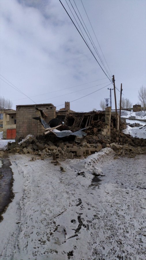 İran'daki deprem Van'ı da salladı