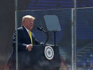 Trump, Hindistan'da 100 bin kişiye seslendi #1