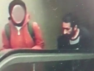 Başörtülü kızın arkasında mastürbasyon yapan sapık #1