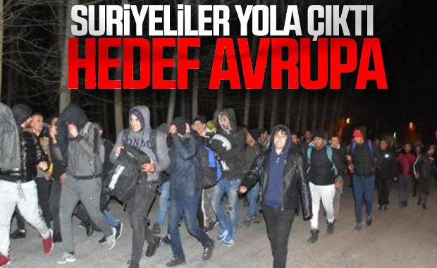 Edirne'de göçmenler Yunanistan sınırına yürüyor. ile ilgili görsel sonucu