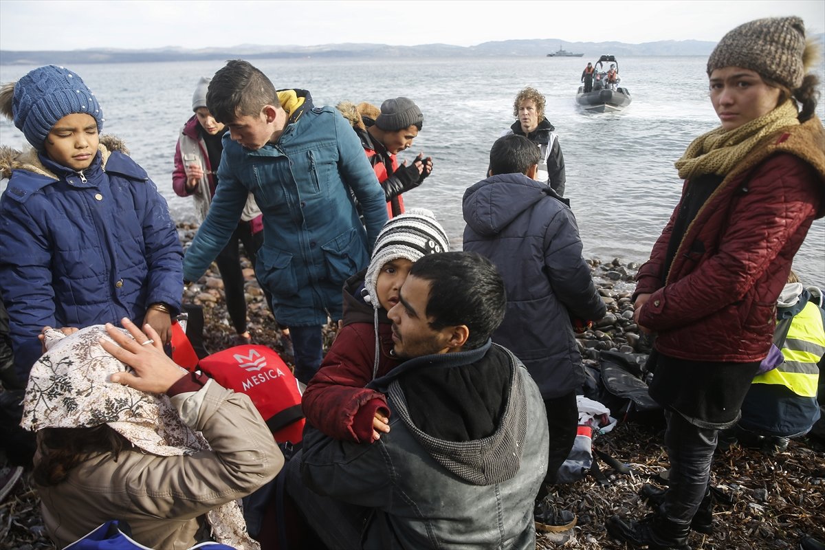 Mülteciler adalara ayak bastı