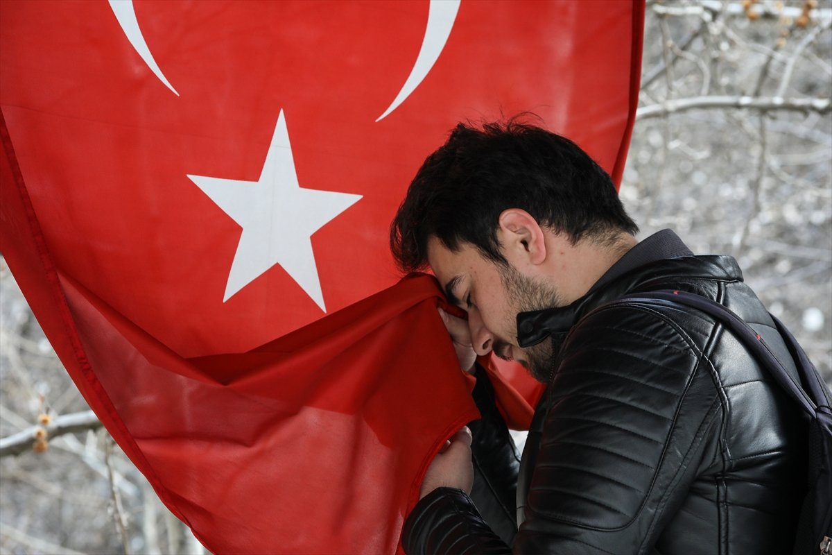 Türkiye şehitlerinin acısını yaşıyor