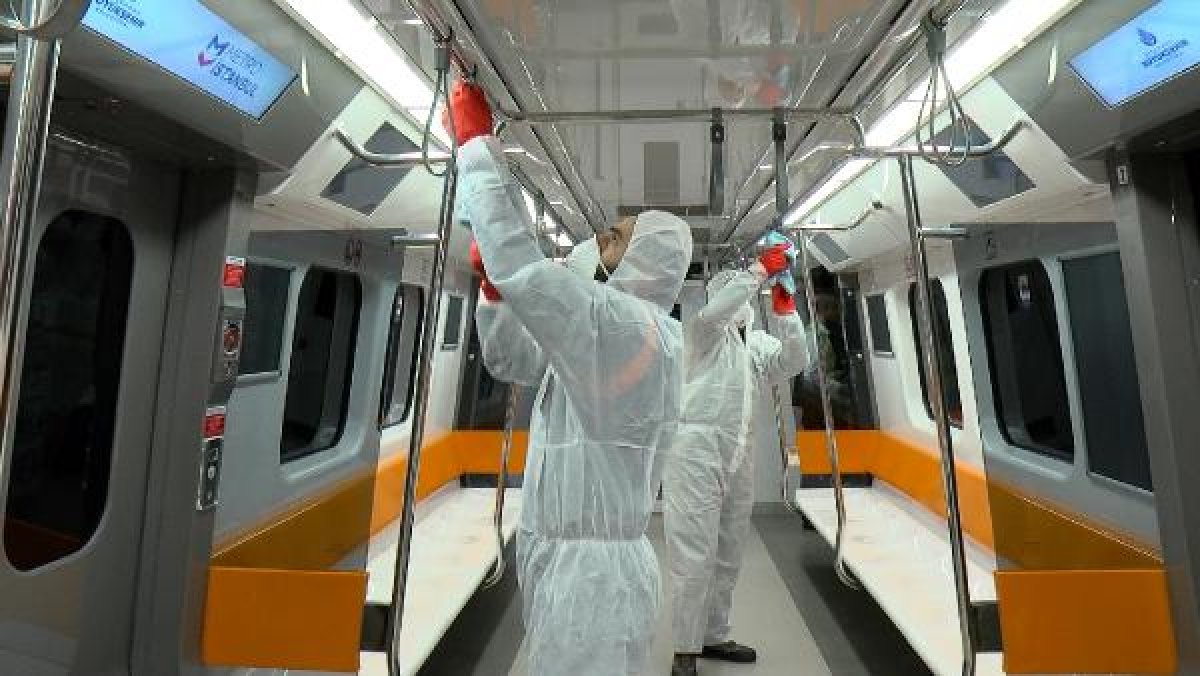Istanbul Metrolari Dezenfekte Ediliyor