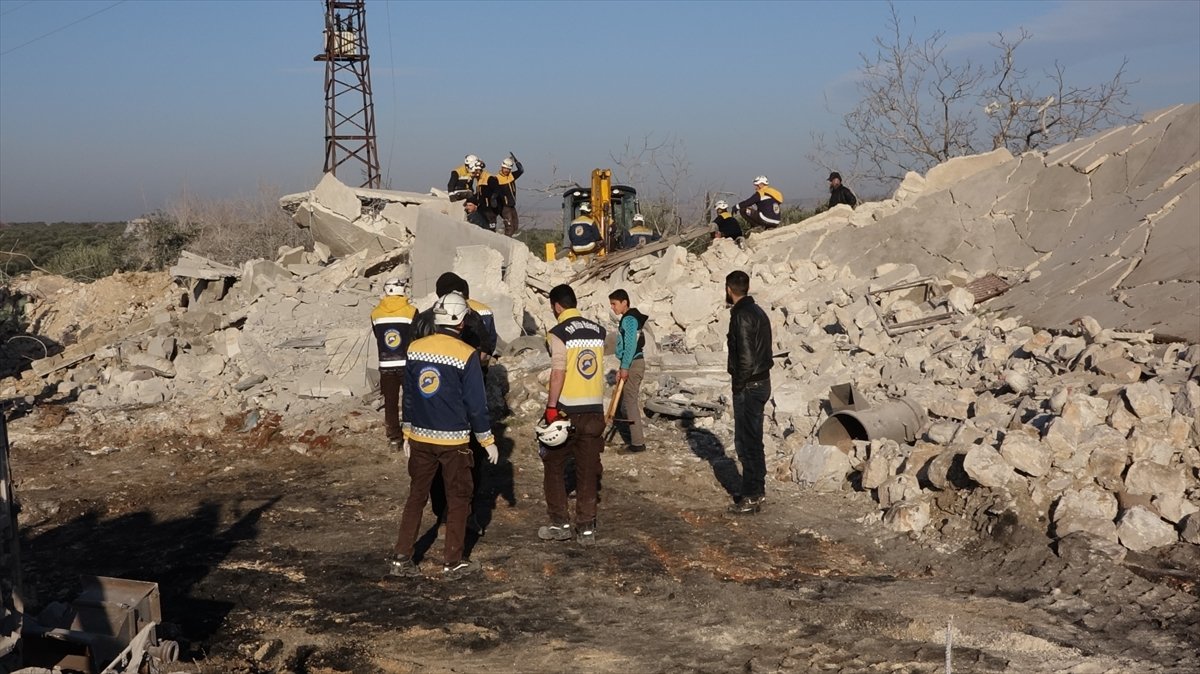 Rusya'dan İdlib'e saldırı: 16 sivil öldü