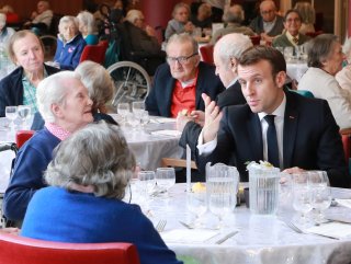 Macron: Yaşlıları ziyaretten kaçının