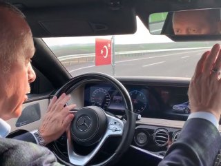 Erdoğan, bugün hizmete açılan yolda ilk sürüşü yaptı