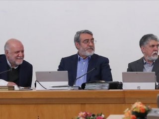 İranlı bakan koronayı atlattı
