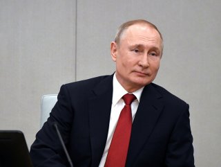 Putin, devlet başkanlığını uzatma yolunda bir engeli aştı