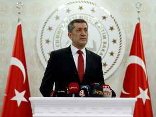 Bakan Selçuk: Ders ortamı evlere taşınacak