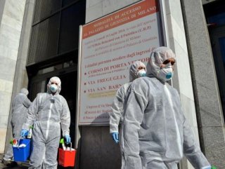 İtalya'da tüm ticari faaliyetler durduruldu