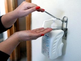 Fırsatçılar, ürünlere dudak uçuklatan zamlar yapıyor