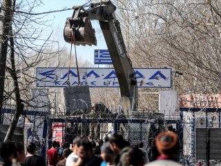 Yunanistan sınır kapısına beton blok