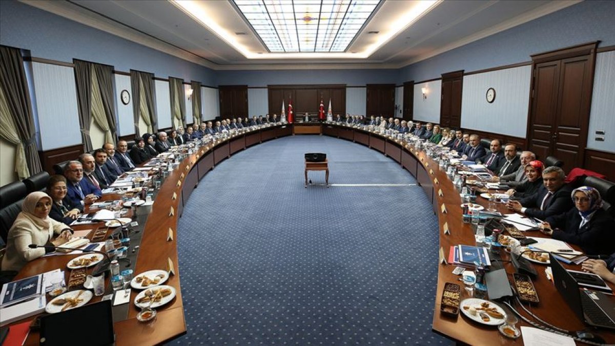AK Parti'de MYK ve MKYK toplantıları ertelendi