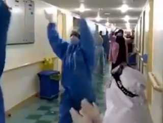 İran'da hastanede çalışanlar eğlenceden vazgeçmedi