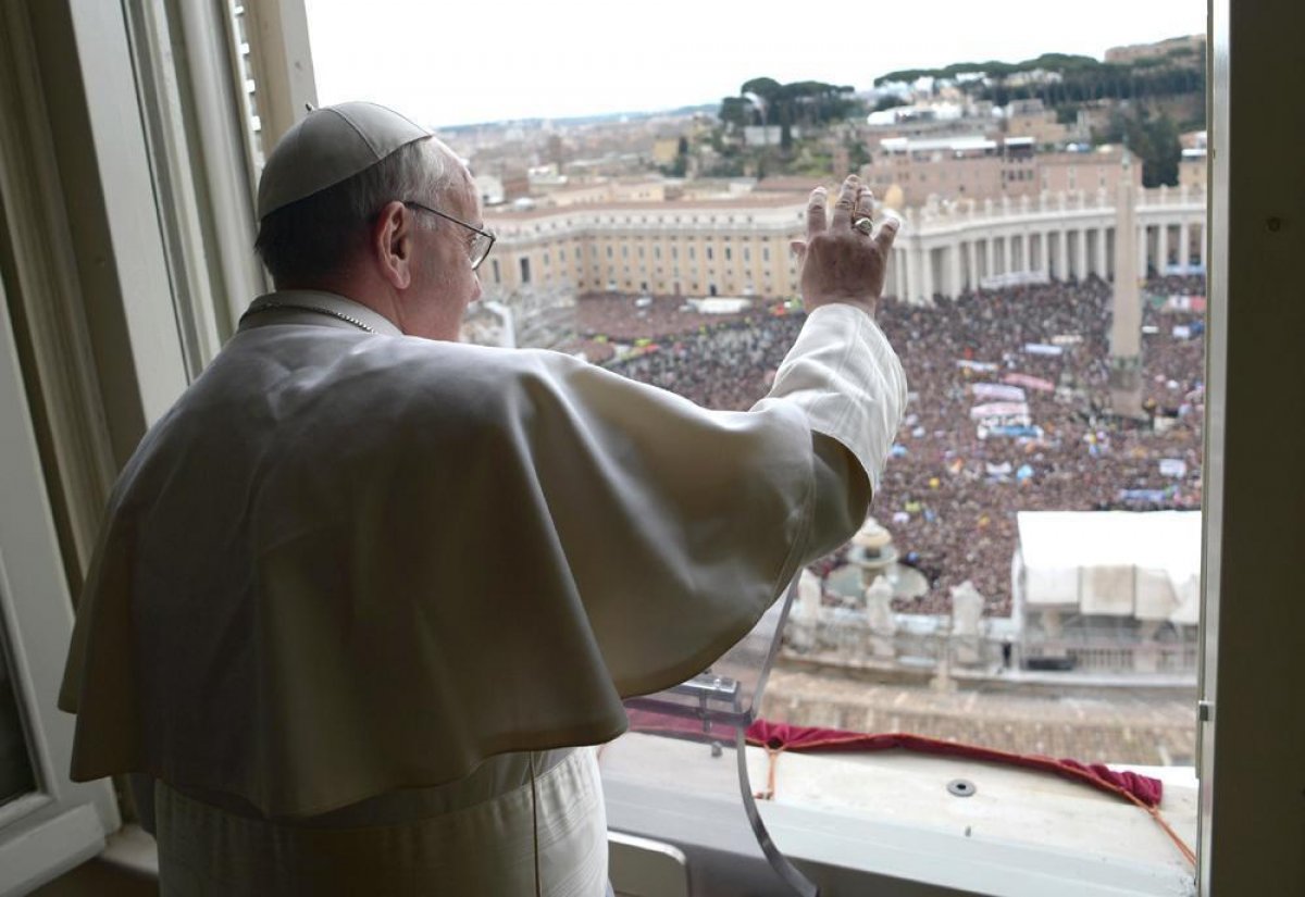 Papa Francis boş meydanı kutsadı