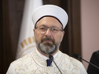 Ali Erbaş: Namazlar evde kılınmalı
