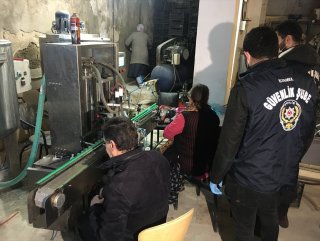 İstanbul'da sahte dezenfektan üreten iş yerine baskın