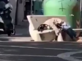İtalya'da insanlar sokaklarda ölmeye başladı